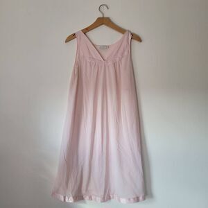 Vintage Vassarette Nylon Nightgown Women’s Medium Pink Made in USA Sleeveless